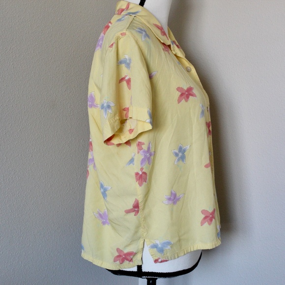 Butter Yellow Floral Short Sleeve Cropped Button Front Shirt - Picture 4 of 9